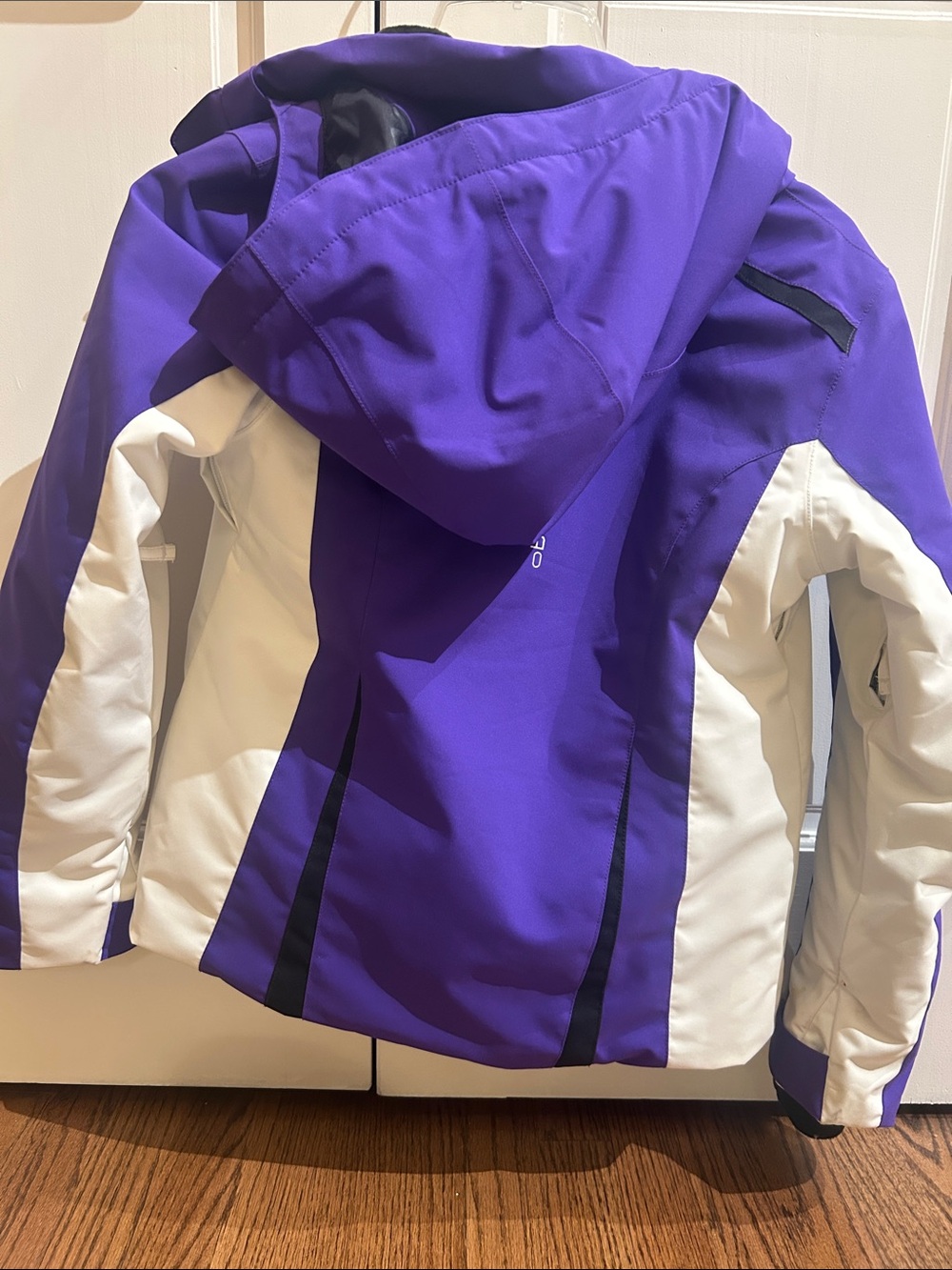 Obermeyer Purple and White Girls' Ski jacket - zippered pockets and hood - Picture 7 of 11